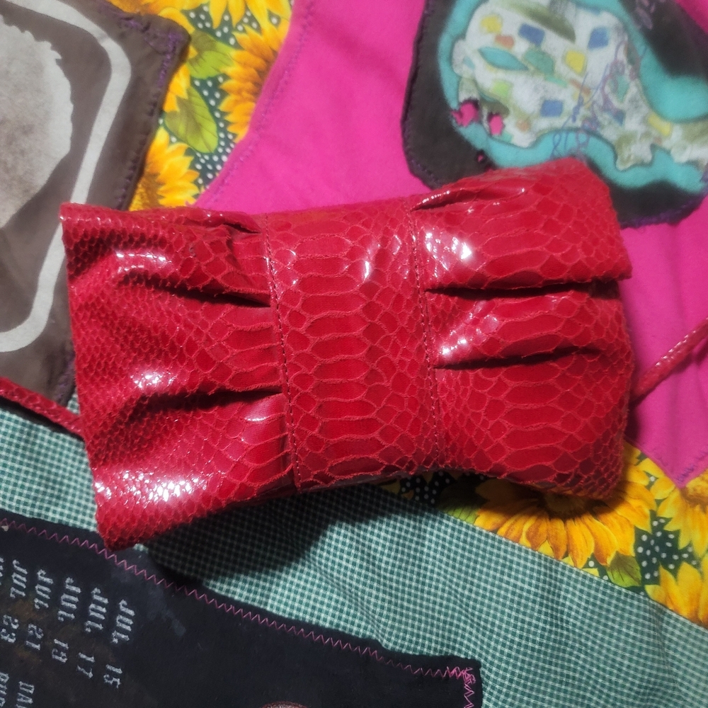 IMAN Global Chic Ruby Red Snake Skin Clutch - Picture 3 of 7